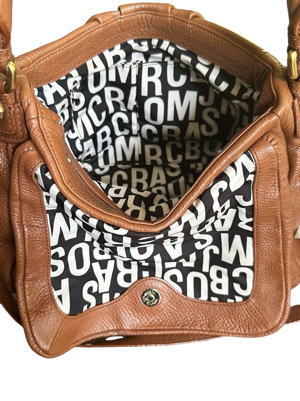 Marc by Marc Jacobs Tan Pebbled Leather Shoulder Bag with Gold Plaque - Picture 7 of 13